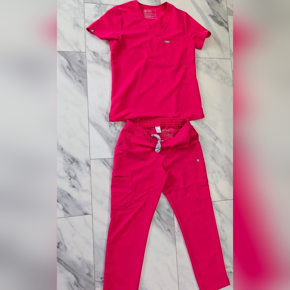 Figs Women's Scrub Set in Bright Pink